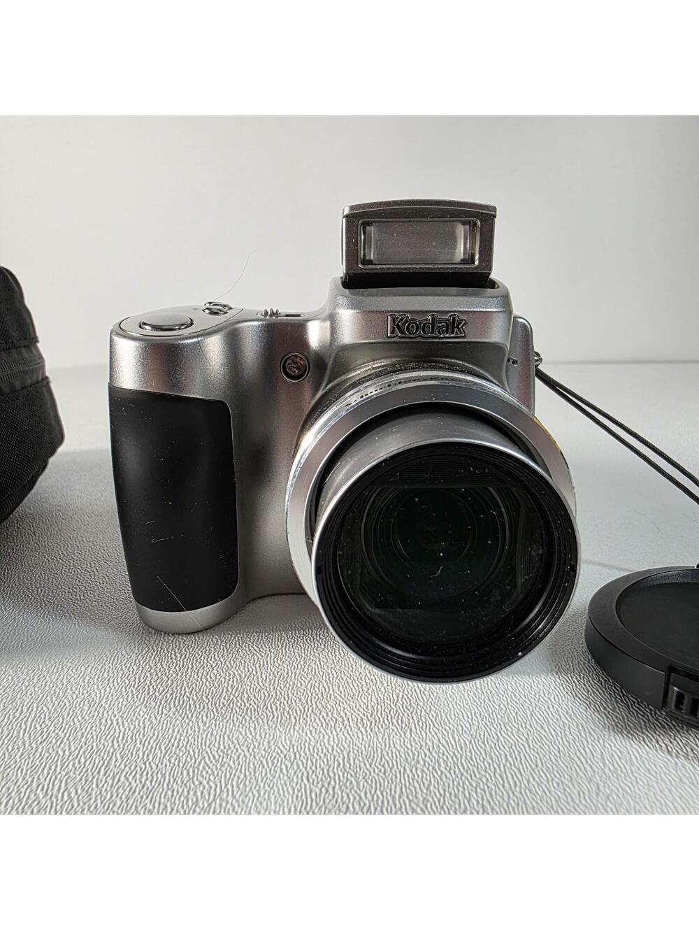 Kodak EasyShare Z710 7.1MP Digital Camera - Silver Tested Works W/Beats Case